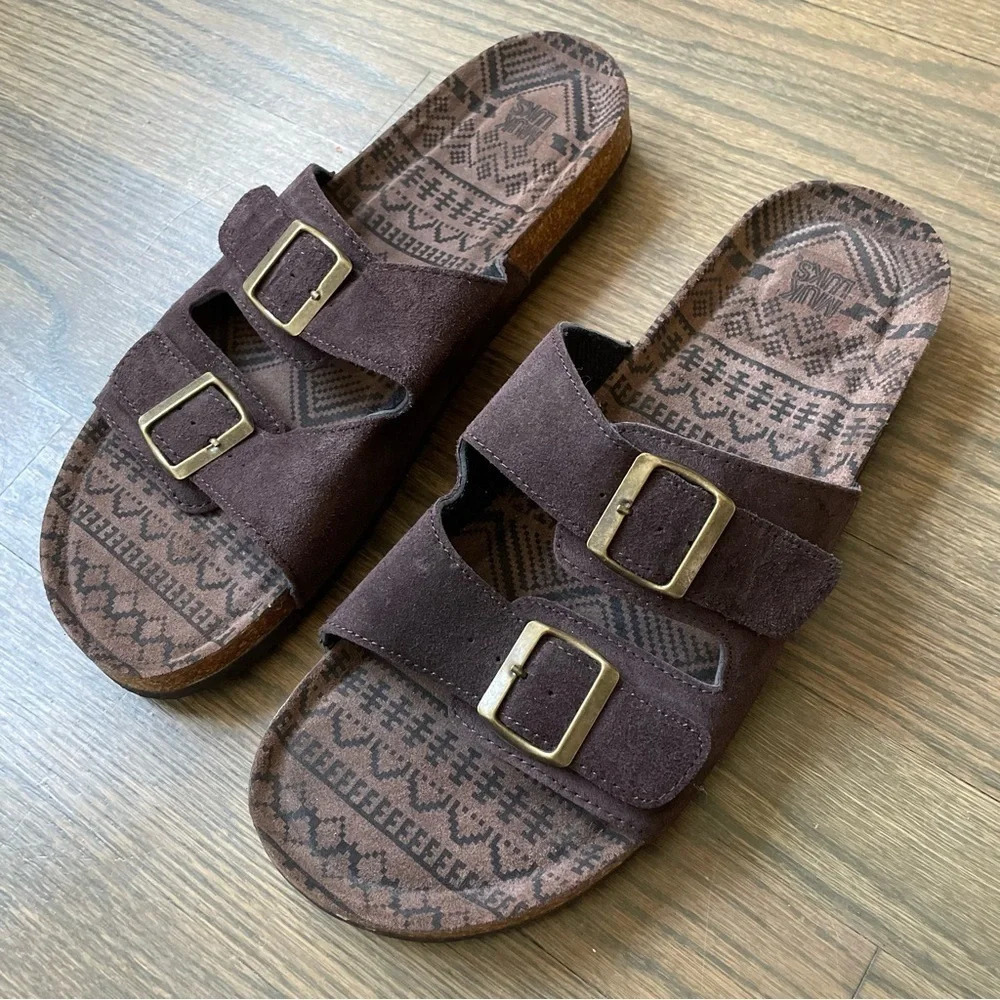 New MUK LUKS Brown Cow Suede Buckle Sandals Men’s size 13